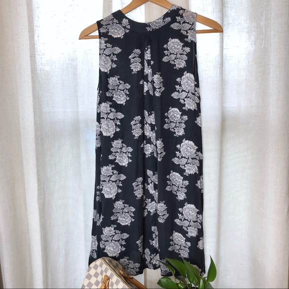 ⭕️Sold⭕️Hippie Laundry Mock Neck Floral Print Swing Dress - Picture 2 of 2